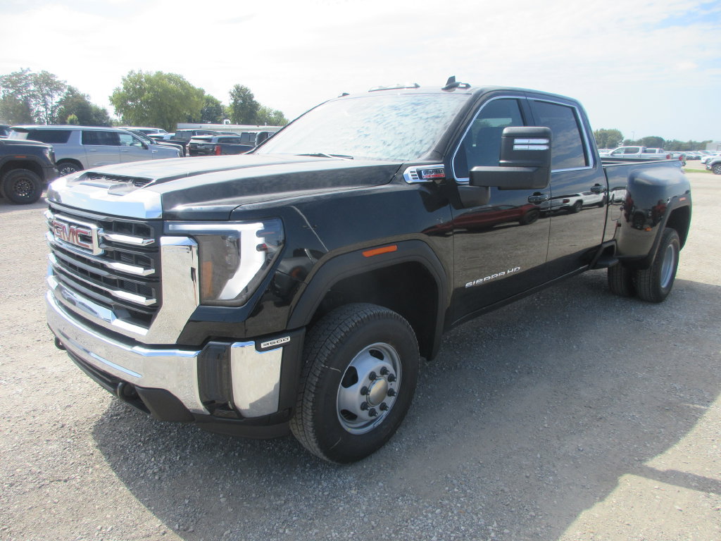 New 2026 GMC Sierra 3500 SLE w/ SLE Value Package AWD/4WD image 11