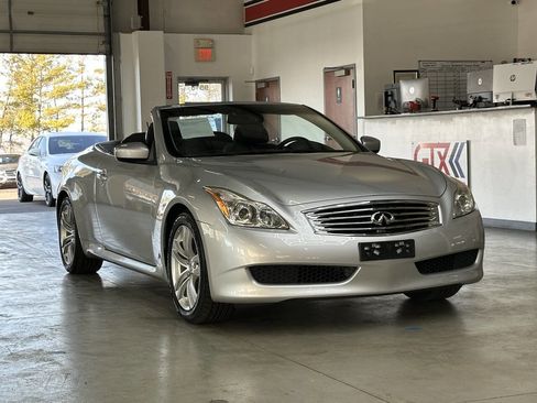 Used 2009 INFINITI G37 Sport w/ Premium Pkg image 2