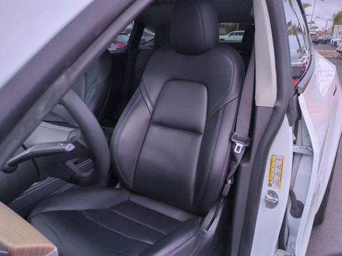 Used 2022 Tesla Model Y Long Range image 12