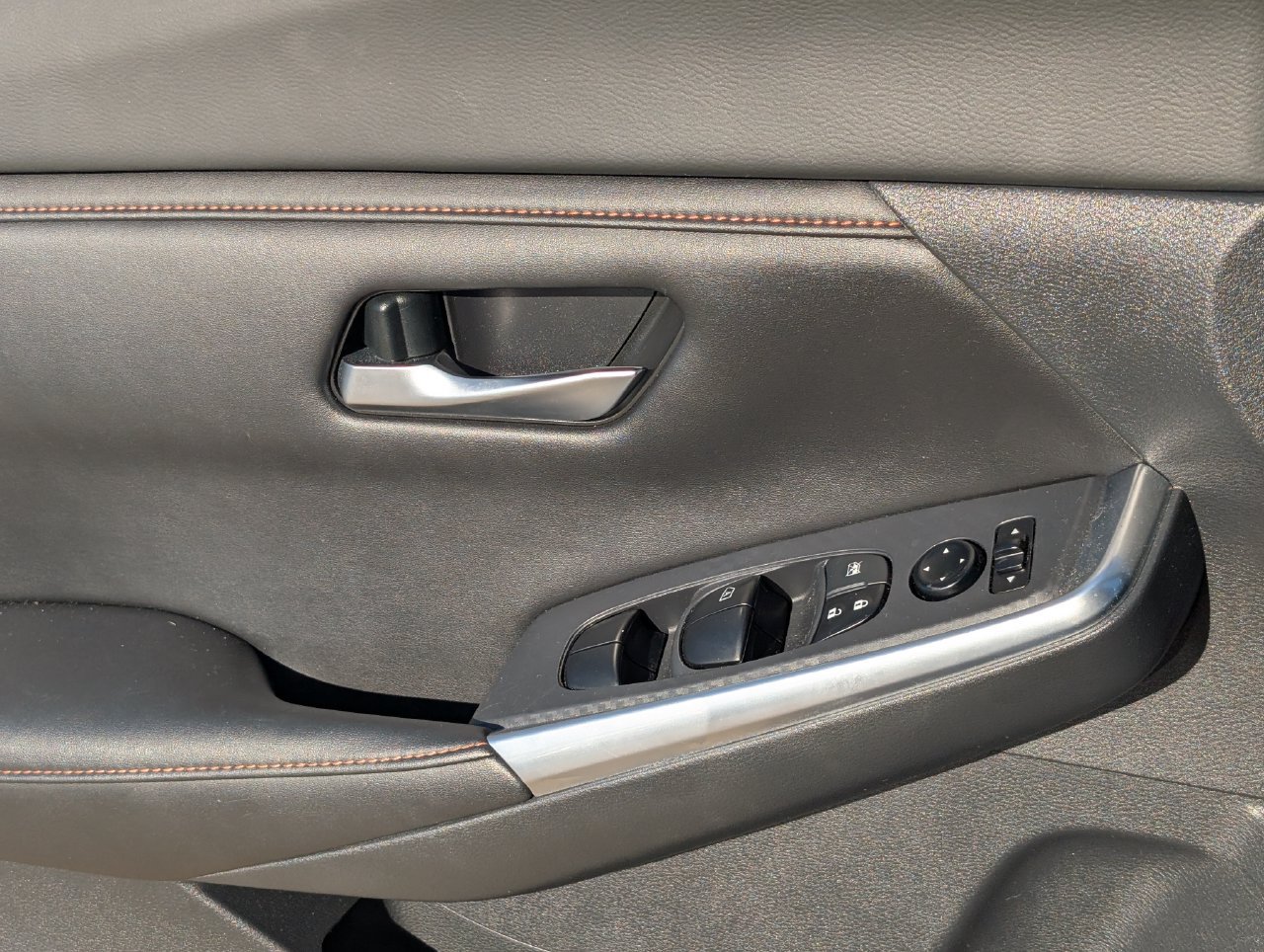 Used 2022 Nissan Sentra SR w/ SR Premium Package FWD image 25