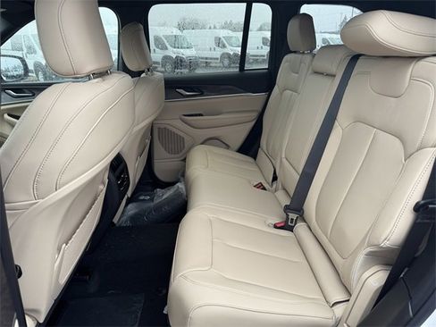New 2025 Jeep Grand Cherokee Limited w/ Luxury Tech Group II image 11