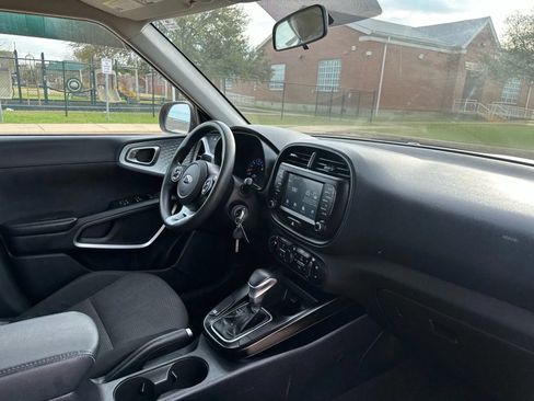 Used 2020 Kia Soul LX FWD image 25