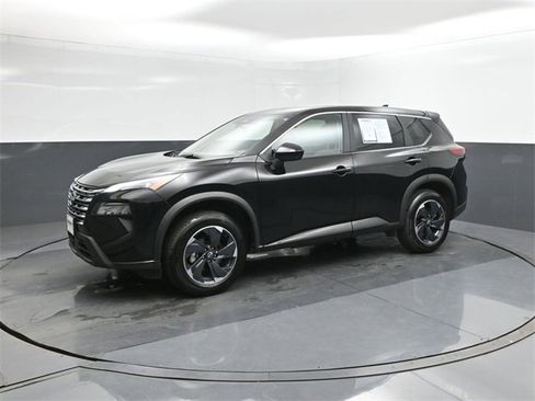 Used 2025 Nissan Rogue SV image 34