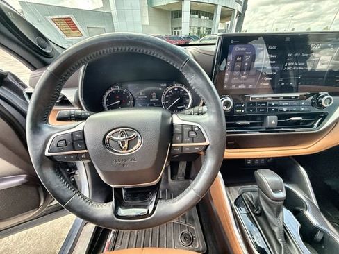 Used 2022 Toyota Highlander Platinum AWD/4WD image 14