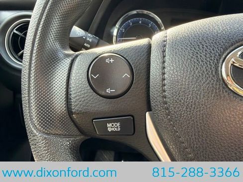 Used 2018 Toyota Corolla LE FWD image 15