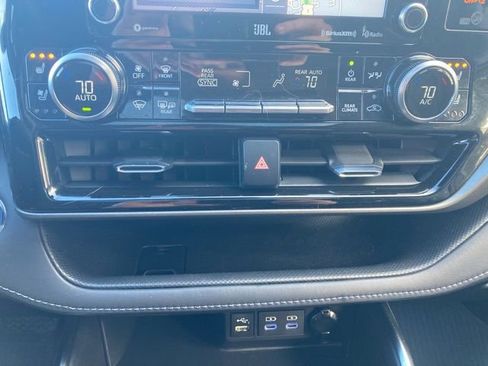 Used 2022 Toyota Highlander Limited image 40