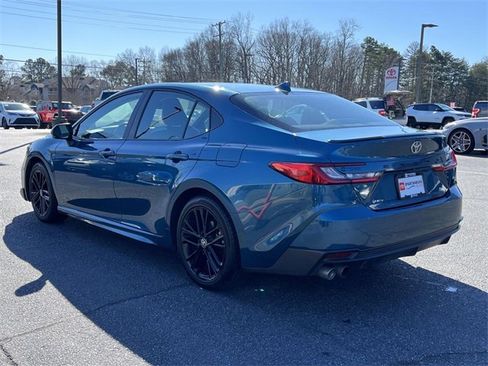 Used 2025 Toyota Camry SE image 5