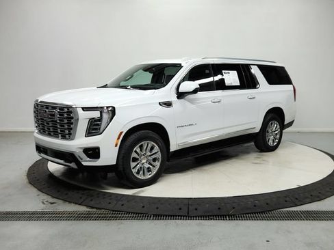 Used 2025 GMC Yukon XL Denali AWD/4WD image 4