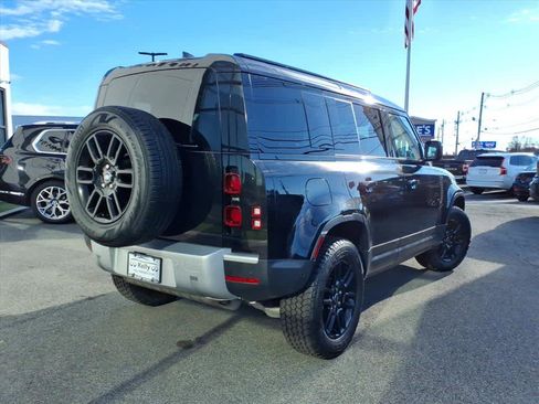 Used 2025 Land Rover Defender 110 S image 5
