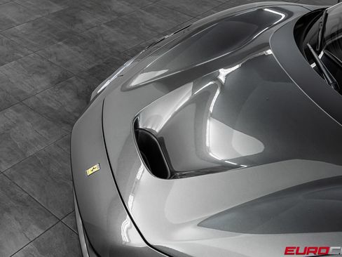 Used 2021 Ferrari F8 Tributo RWD image 9