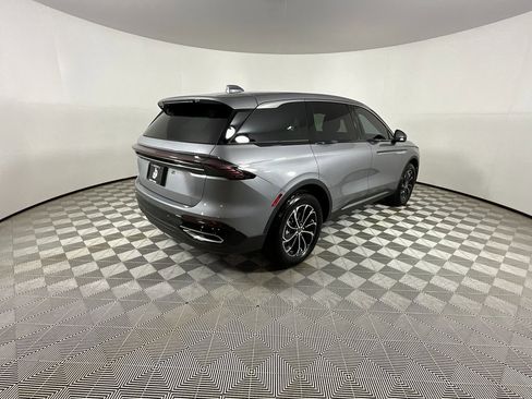 Used 2025 Lincoln Nautilus Premier image 4