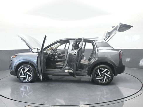 Used 2025 Nissan Kicks SV image 71