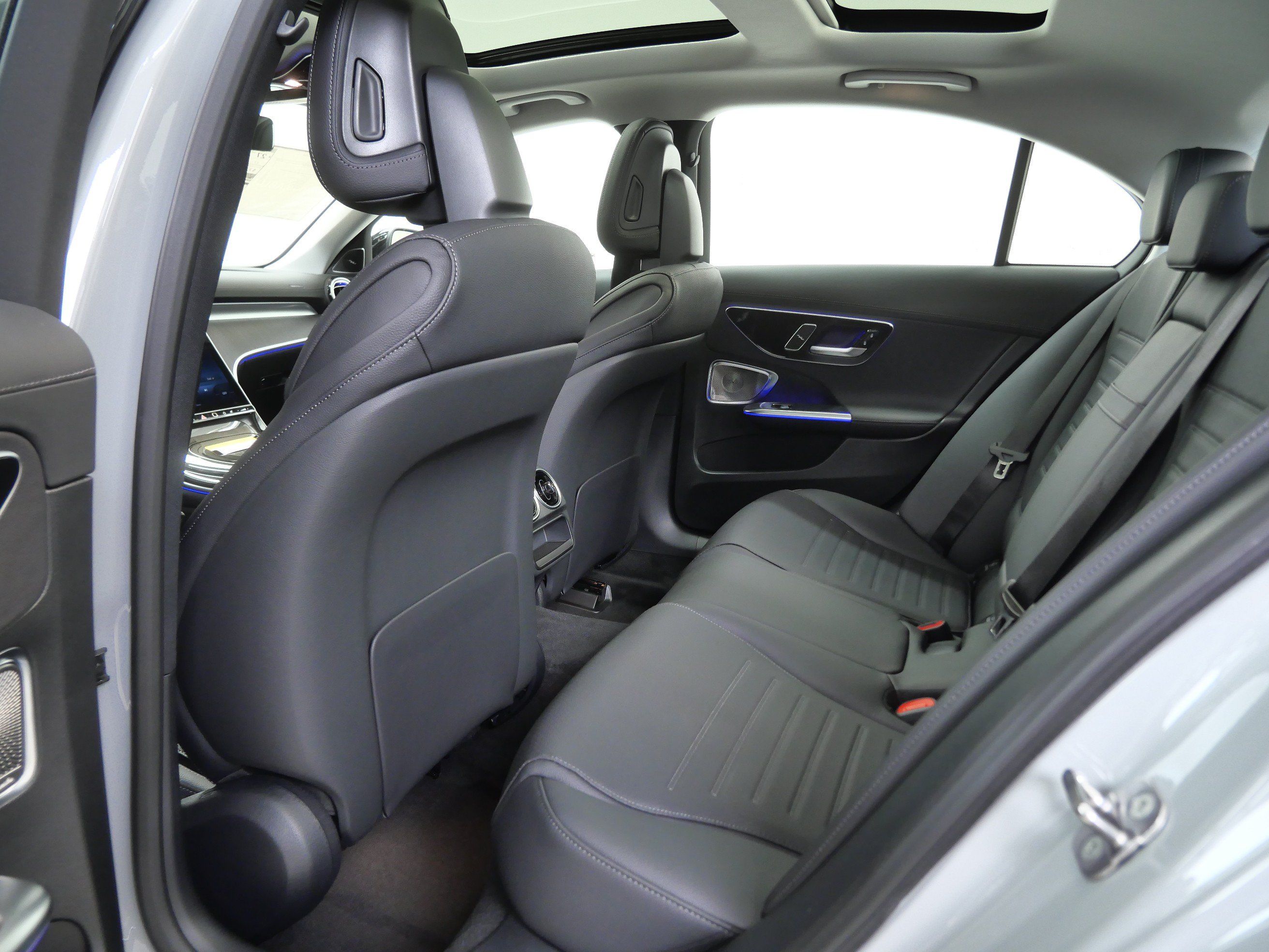 New 2026 Mercedes-Benz C 300 4MATIC Sedan image 9