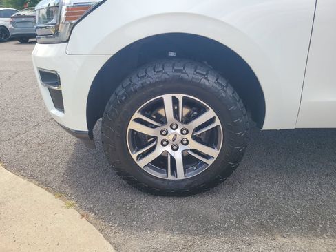 Used 2022 Ford Expedition Max Limited AWD/4WD image 9