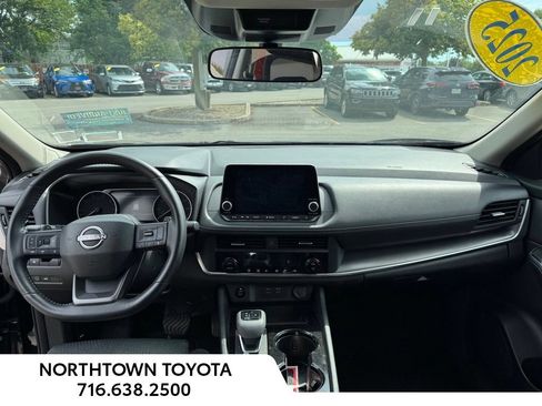 Used 2025 Nissan Rogue SV AWD/4WD image 7