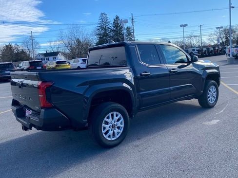 Used 2025 Toyota Tacoma SR w/ SR Upgrade Package image 5