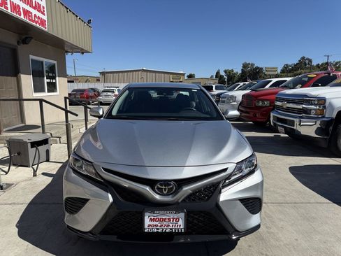 Used 2019 Toyota Camry SE FWD image 8