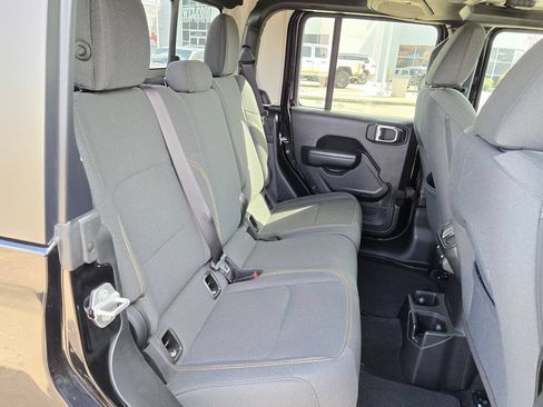 Used 2025 Jeep Gladiator Sport AWD/4WD image 22