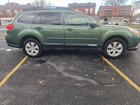 Used 2011 Subaru Outback 2.5i Premium image 12