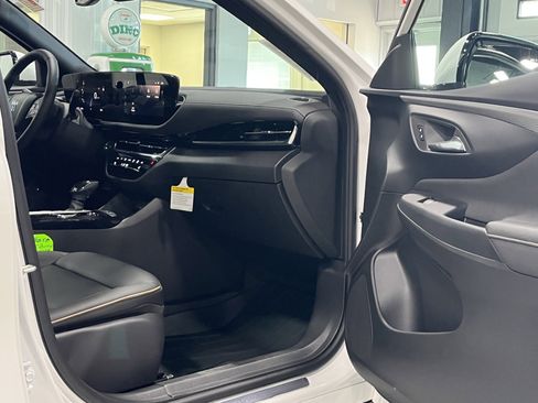 Used 2025 Buick Envista Avenir image 9