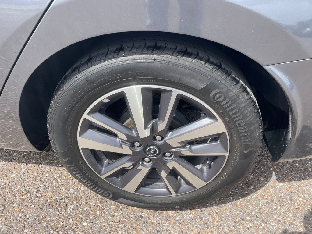 Certified 2023 Nissan Versa SV FWD image 17