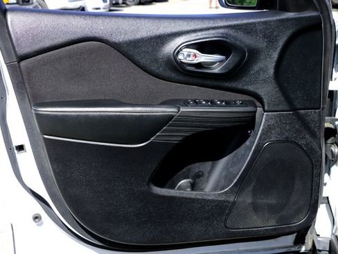 Used 2015 Jeep Cherokee Sport image 21