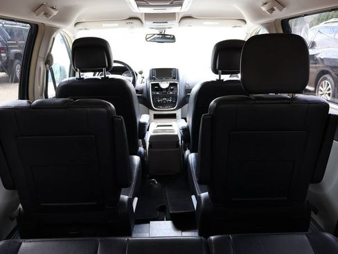 Used 2011 Chrysler Town & Country Touring-L w/ Driver Convenience Group FWD image 12