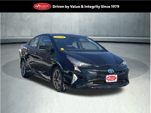 Used 2016 Toyota Prius Three Touring image 1