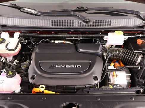 Used 2023 Chrysler Pacifica Touring-L image 19