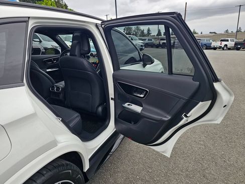 Used 2025 Mercedes-Benz GLC 43 AMG 4MATIC image 24