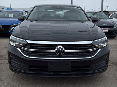 Used 2024 Volkswagen Jetta SE image 3