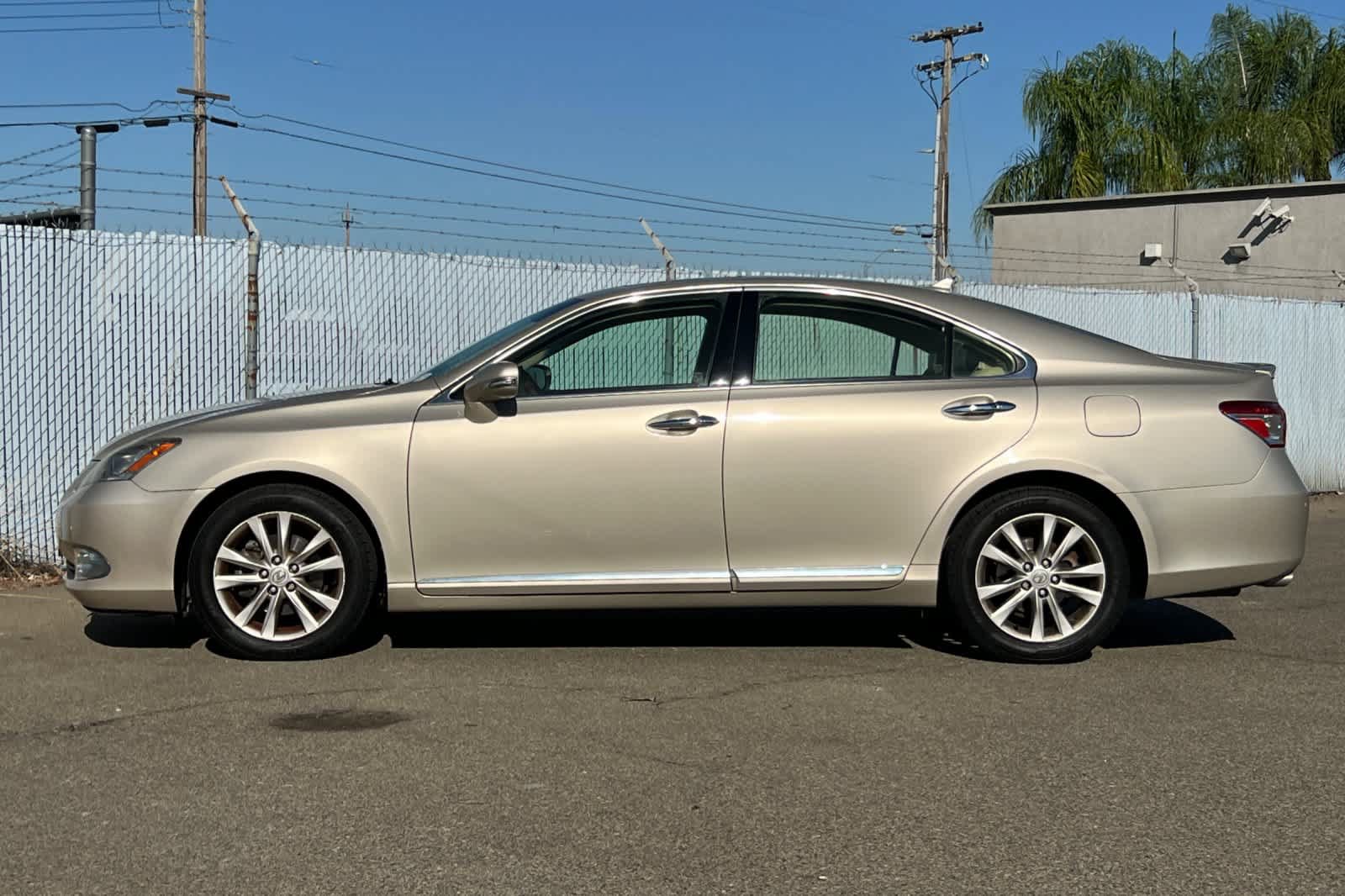 Used 2012 Lexus ES 350 FWD image 2