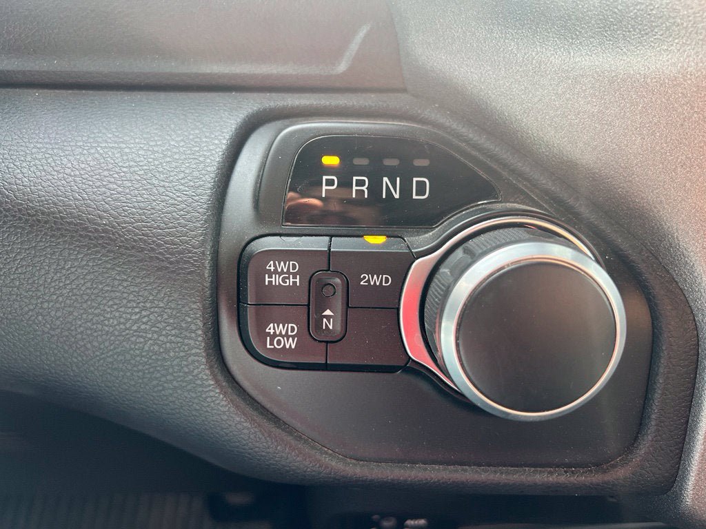Used 2024 RAM 2500 Tradesman w/ Chrome Appearance Group AWD/4WD image 11