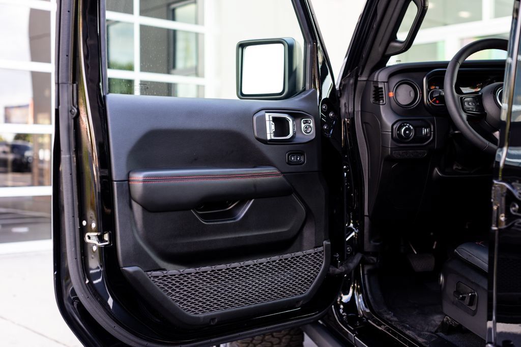 Used 2024 Jeep Wrangler Unlimited Rubicon AWD/4WD image 16