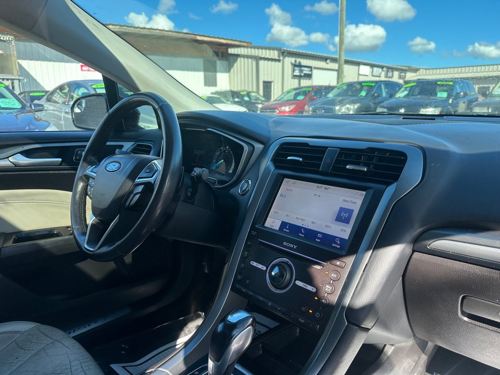 Used 2016 Ford Fusion Titanium FWD image 8