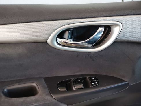 Used 2013 Nissan Sentra SR FWD image 22