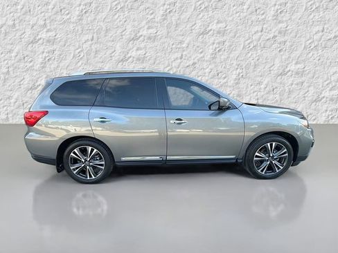 Used 2020 Nissan Pathfinder Platinum image 2