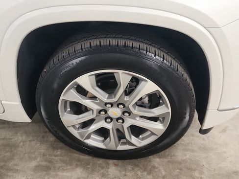 Used 2021 Chevrolet Traverse Premier FWD image 17