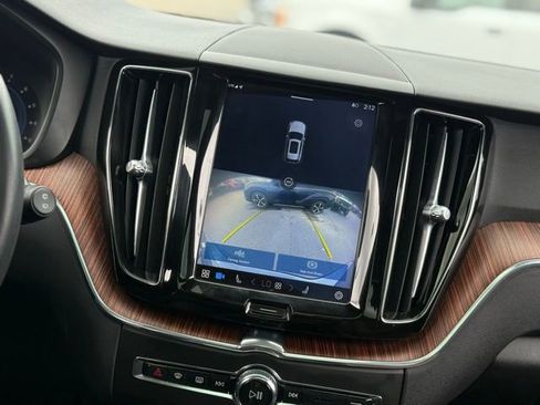 Used 2023 Volvo XC60 B5 Plus AWD/4WD image 4