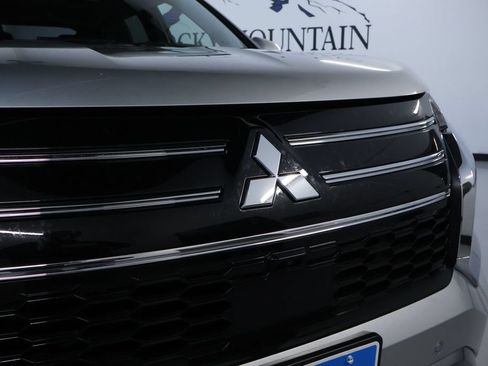 Used 2025 Mitsubishi Outlander SE AWD/4WD image 9
