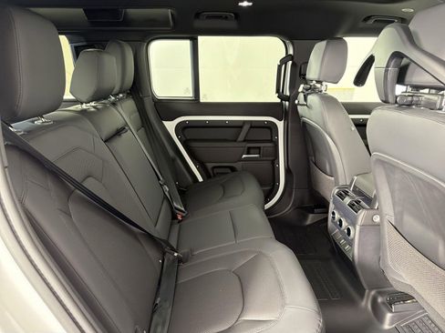 New 2026 Land Rover Defender 110 X-Dynamic SE image 29