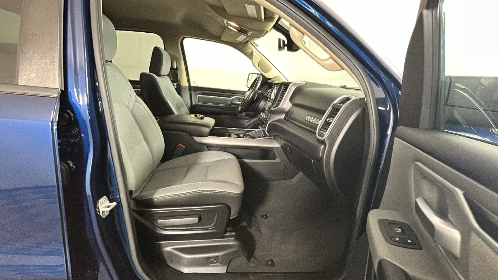 Used 2020 RAM 1500 Big Horn AWD/4WD image 36