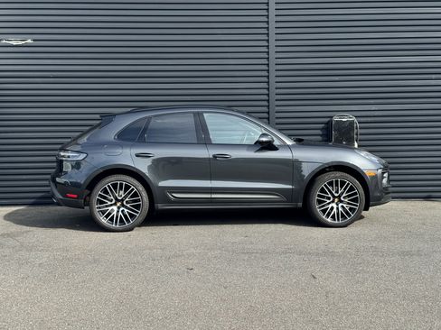Certified 2026 Porsche Macan AWD/4WD image 8