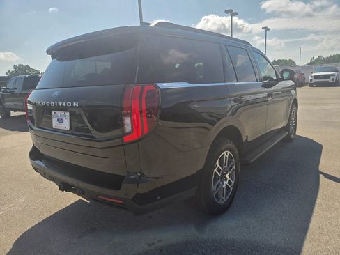 Used 2025 Ford Expedition Active AWD/4WD image 4