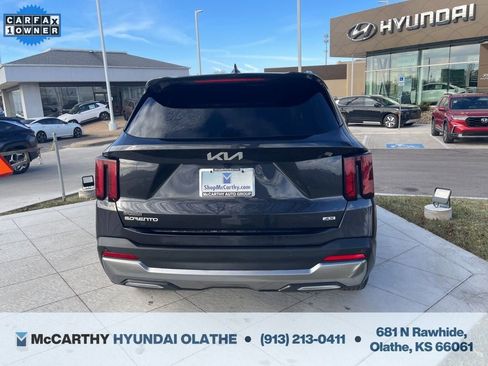 Used 2025 Kia Sorento S AWD/4WD image 16