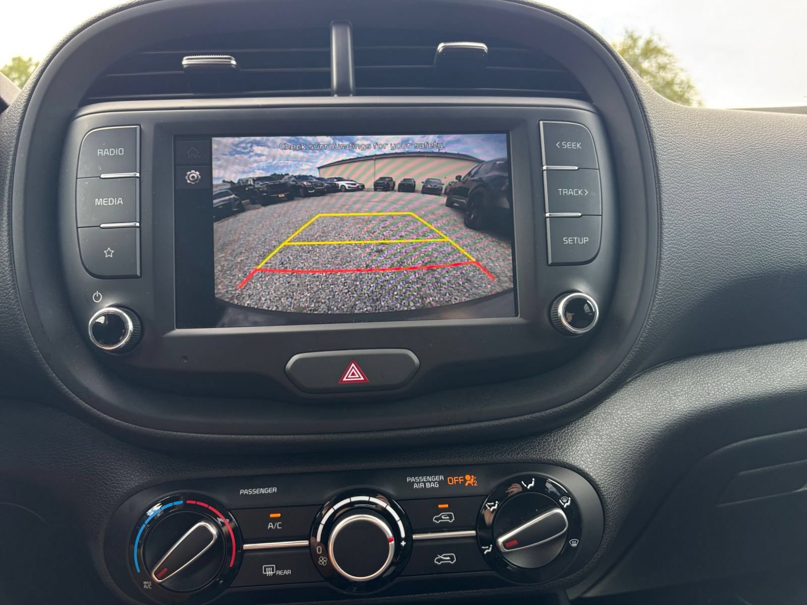 Used 2025 Kia Soul LX w/ LX Technology Package FWD image 22