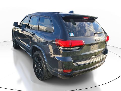 Used 2018 Jeep Grand Cherokee Altitude RWD image 5