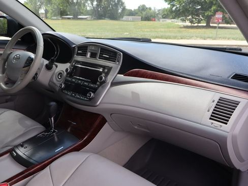 Used 2012 Toyota Avalon FWD image 17