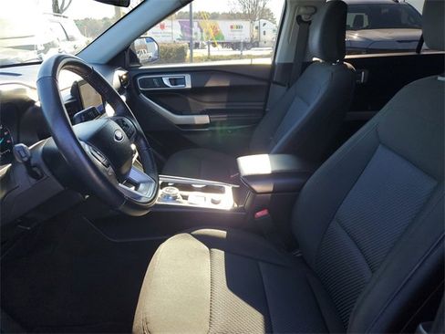 Used 2023 Ford Explorer XLT image 18