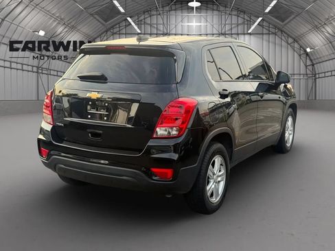 Used 2022 Chevrolet Trax LS w/ Tint and Cruise Package FWD image 8